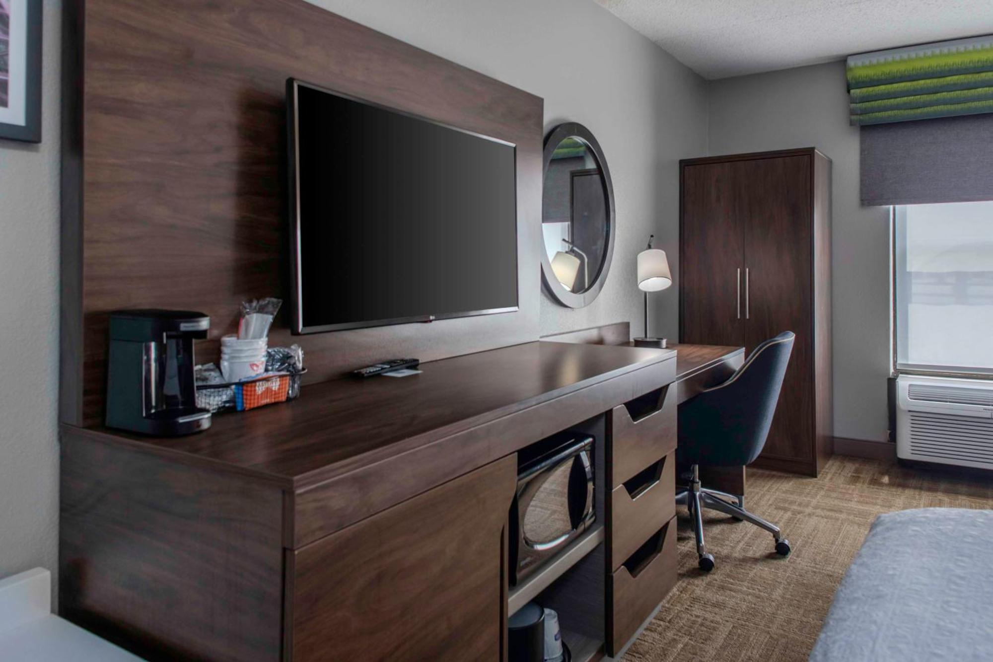 Hampton Inn Detroit Northville Exterior photo
