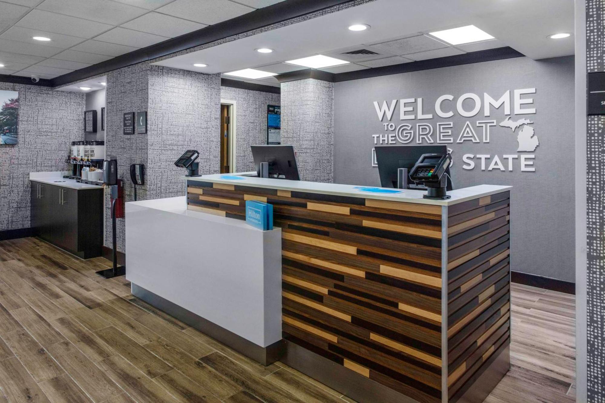 Hampton Inn Detroit Northville Exterior photo