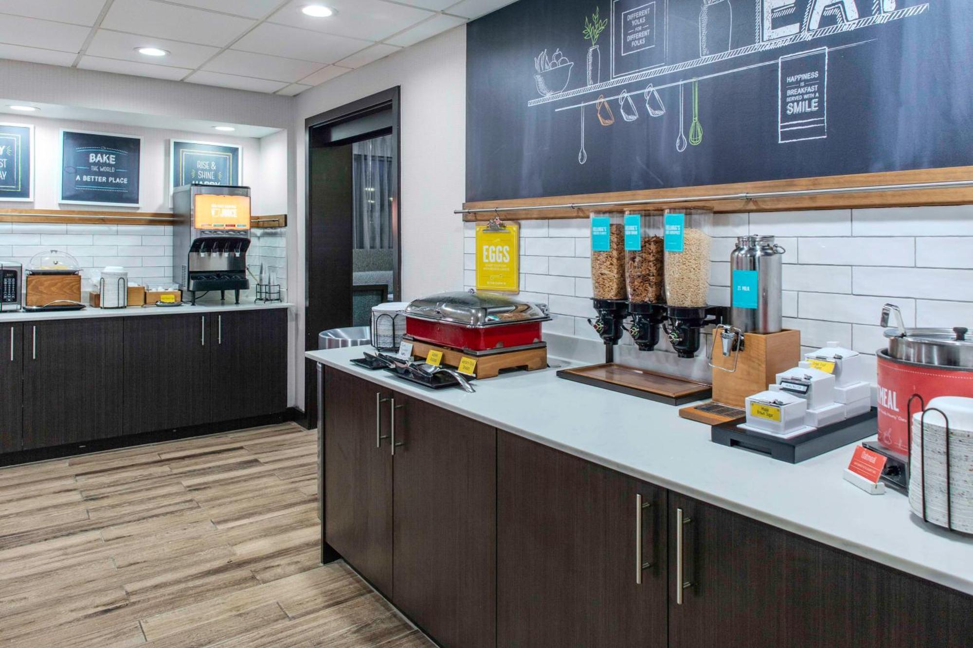 Hampton Inn Detroit Northville Exterior photo