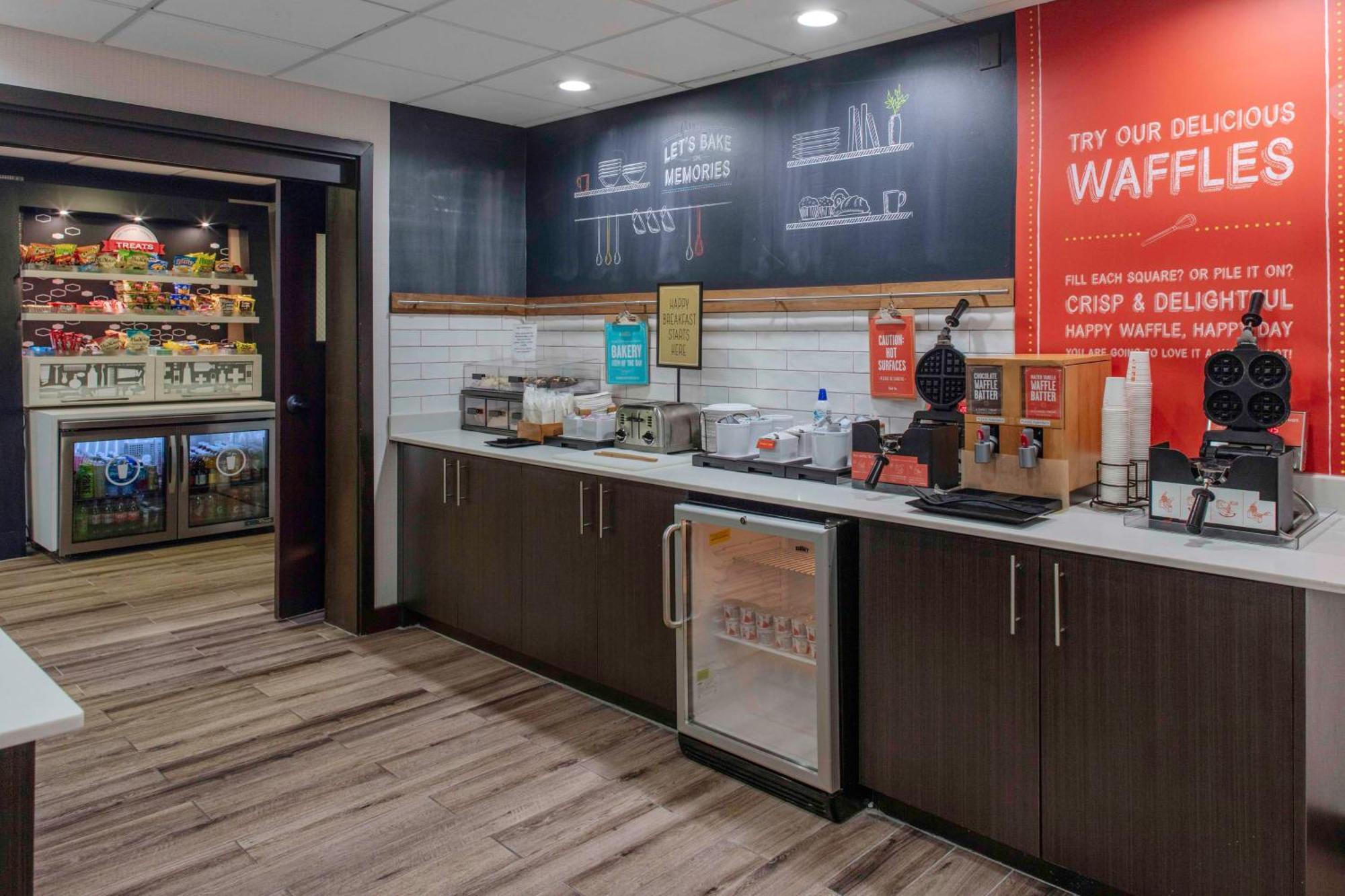 Hampton Inn Detroit Northville Exterior photo