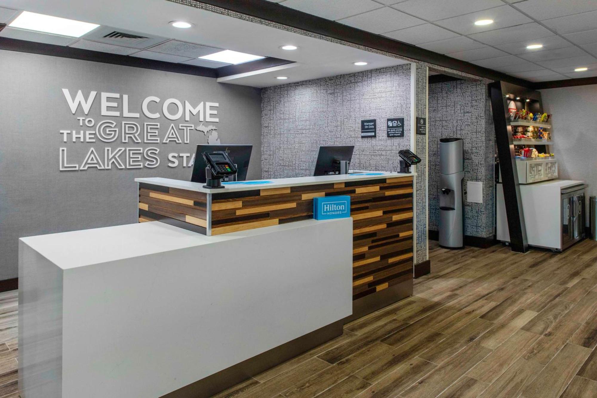 Hampton Inn Detroit Northville Exterior photo