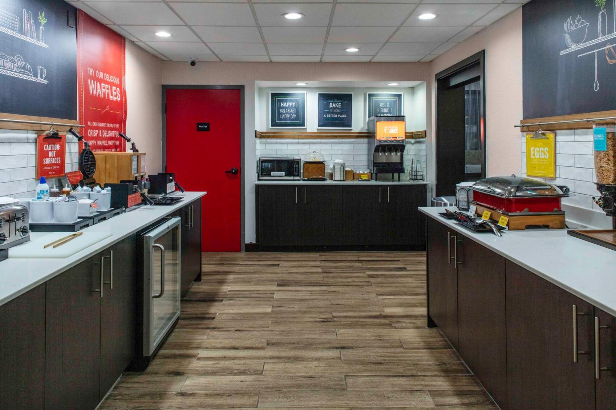 Hampton Inn Detroit Northville Exterior photo