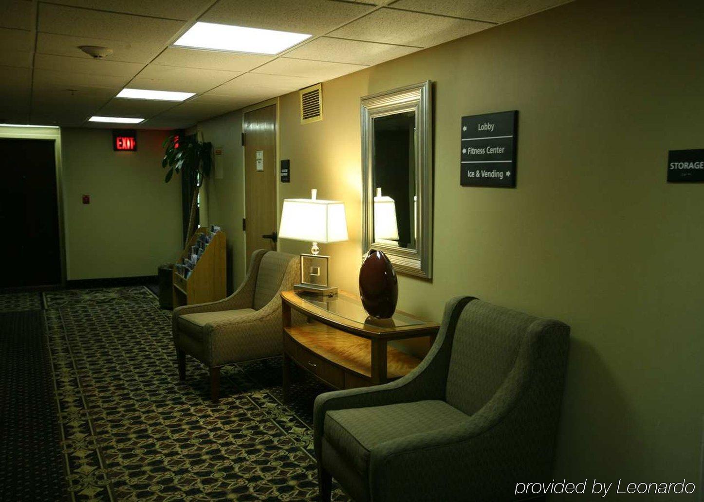 Hampton Inn Detroit Northville Interior photo
